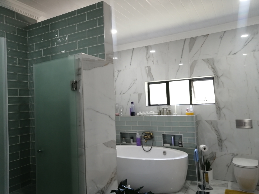 6 Bedroom Property for Sale in Wilkoppies North West